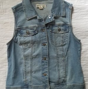 Artisan NY Sleeveless Light Wash Denim Vest